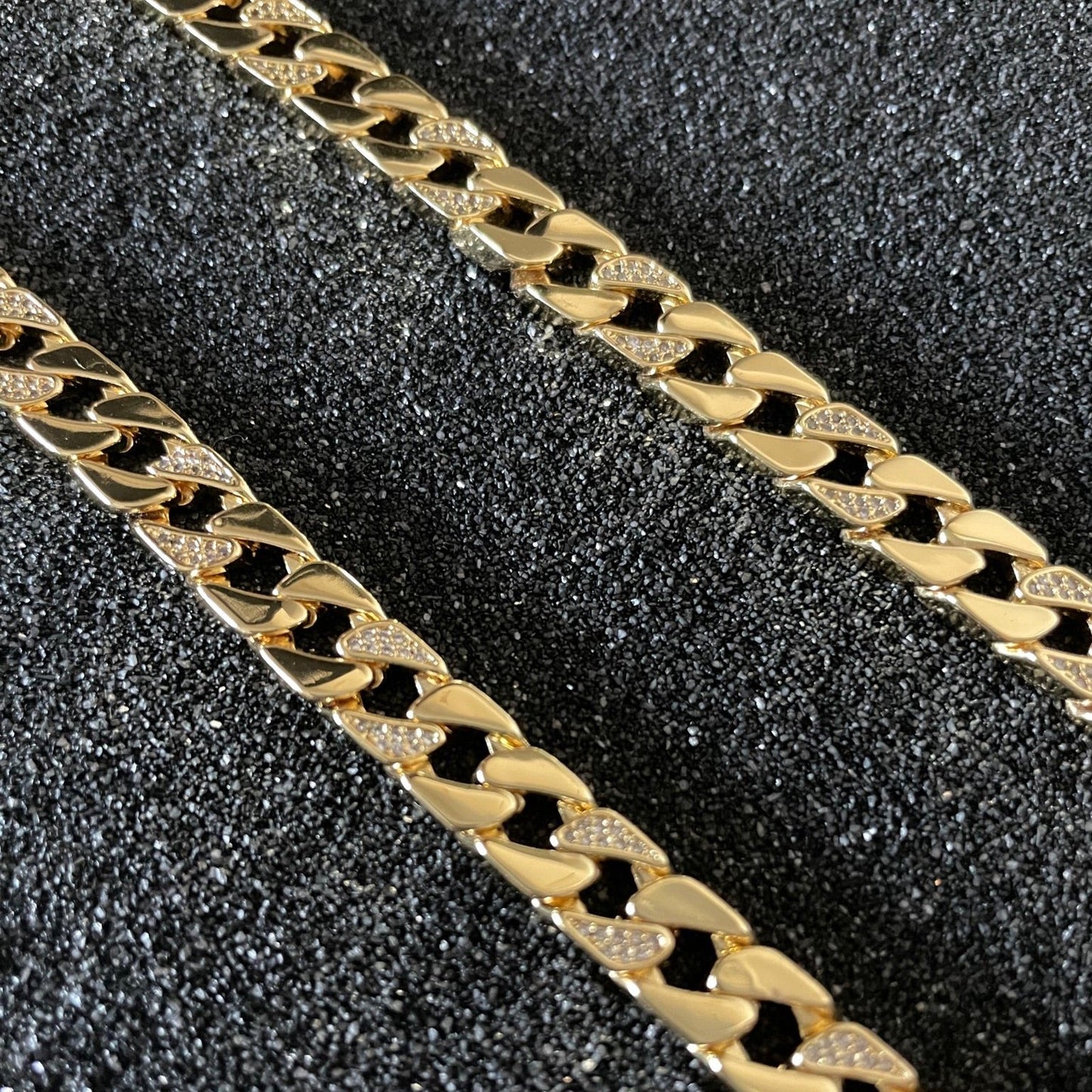 Pillow Talk Chain
